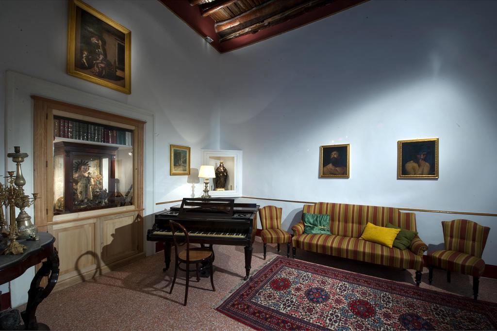 Apartamento Domus Decumana a Palazzo Petrucci Nápoles Habitación foto